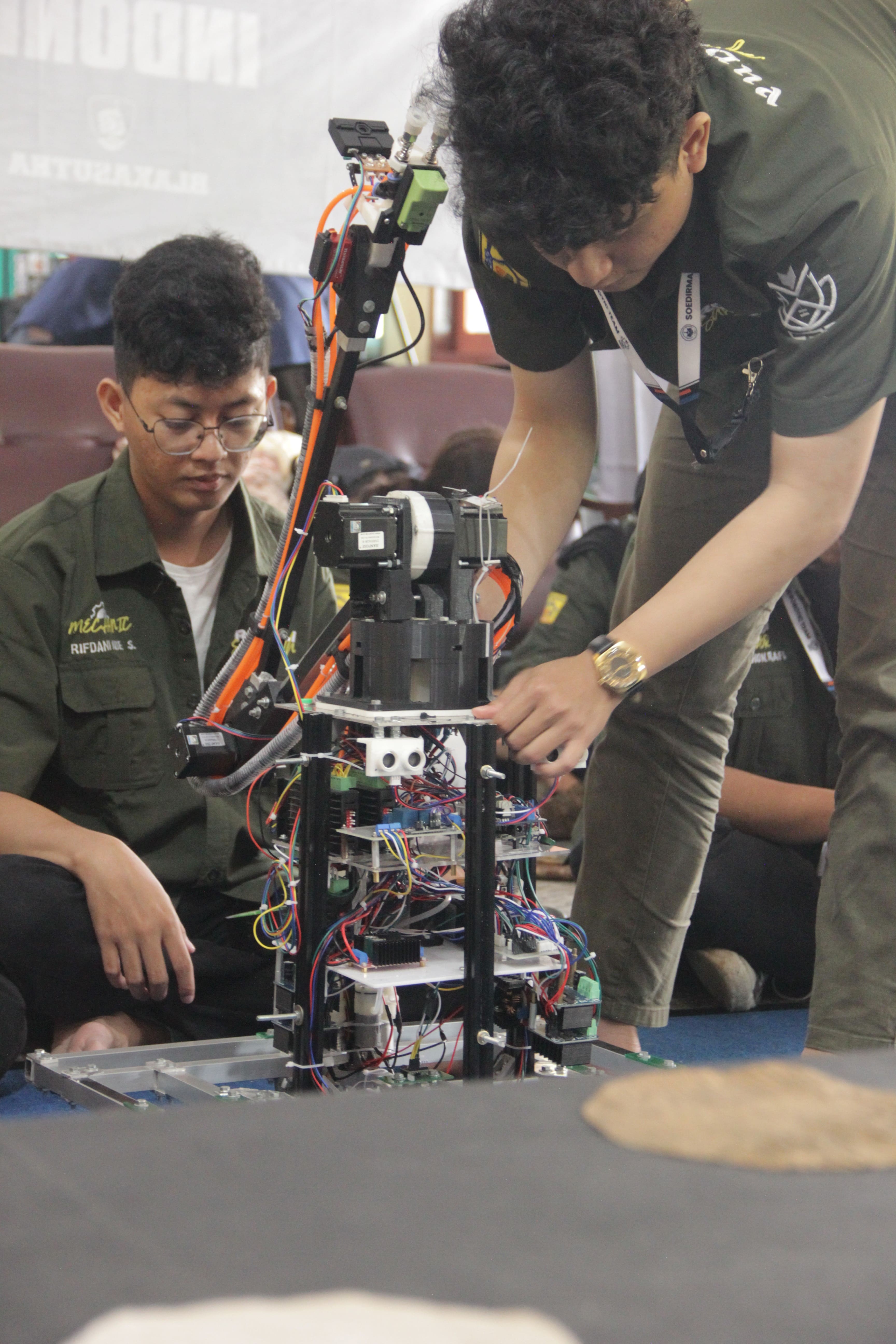 16	Besar	Pada Kontes Robot Indonesia Tingkat Nasional 2023