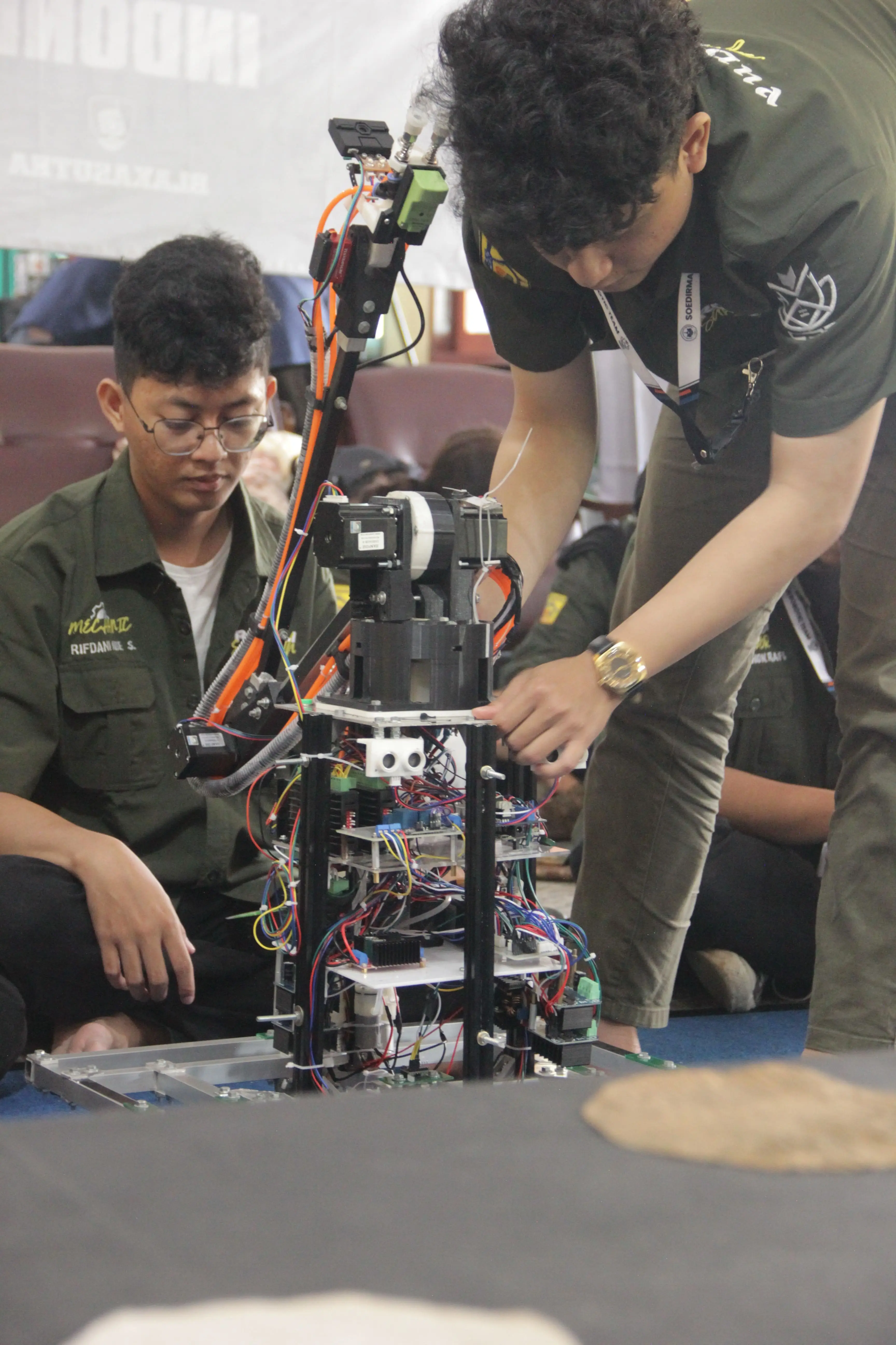 16	Besar	Pada Kontes Robot Indonesia Tingkat Nasional 2023